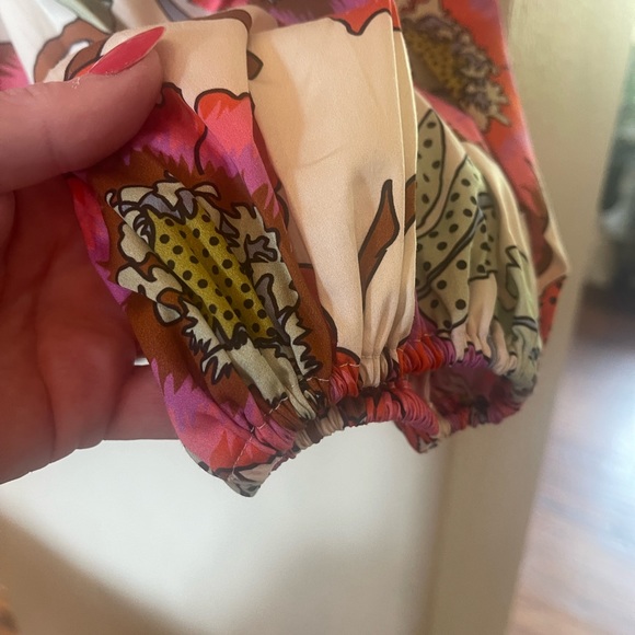 Colorful floral blouse. - Picture 6 of 8